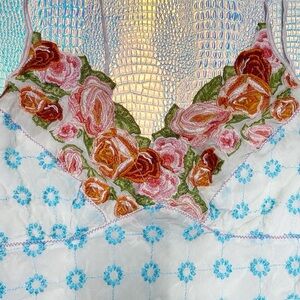 💕 JOHNNY WAS vintage floral embroidery tank camisole XS white rose appliqué